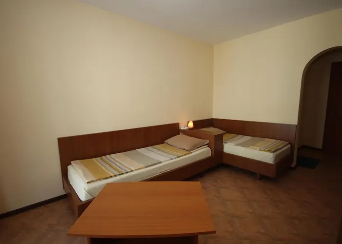 Хотел Continental 2*